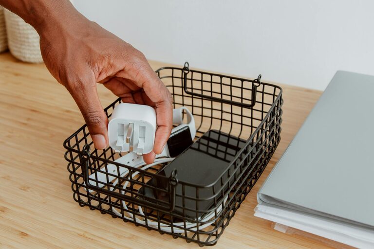 How to Organize Cables and Chargers Neatly: Easy Tips for a Tidy Space